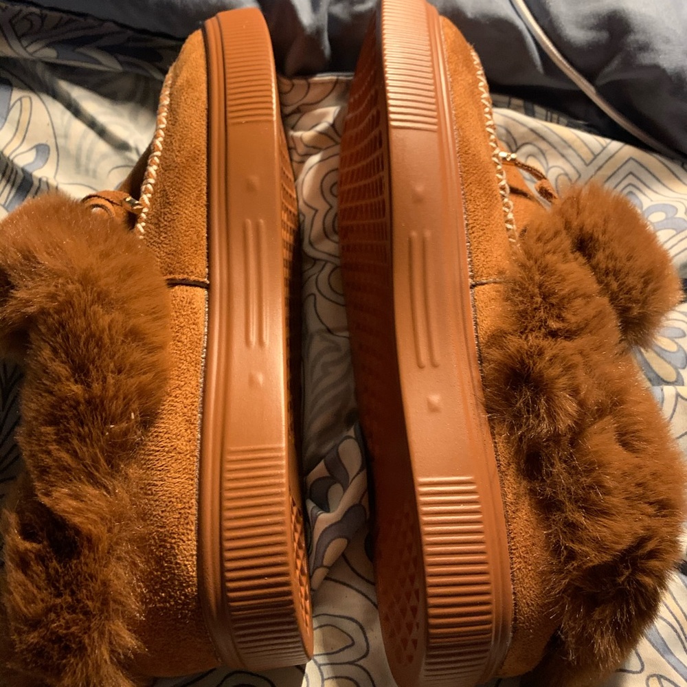 Slippers - Picture 2 of 3